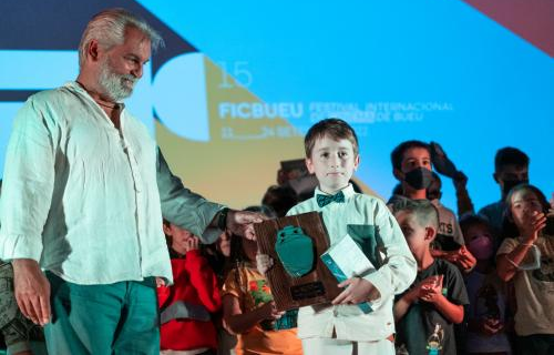 Curta Carolina e o corvo de ás brancas