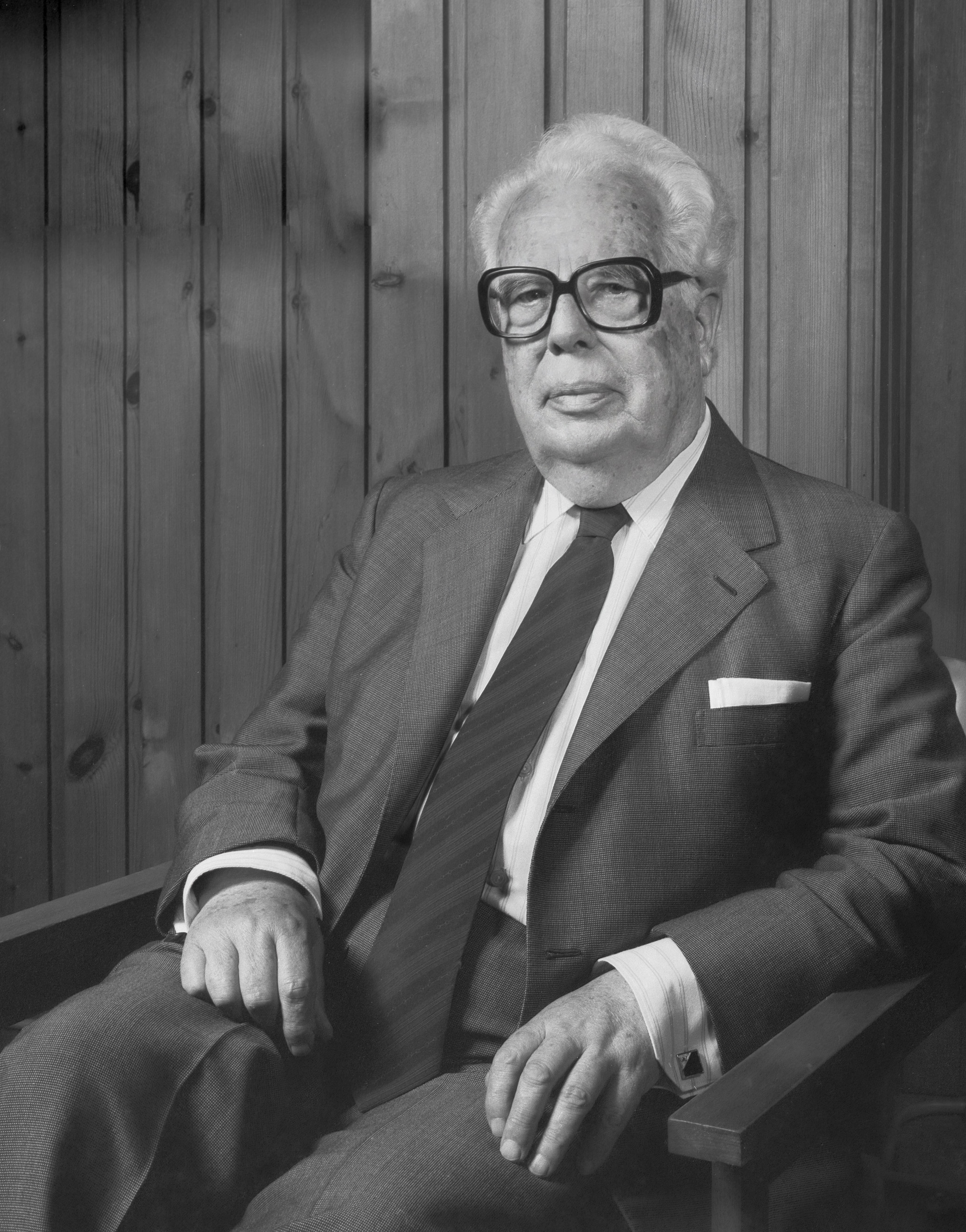 Retratos de autor: Francisco Fernández del Riego fotografado por Xulio Gil